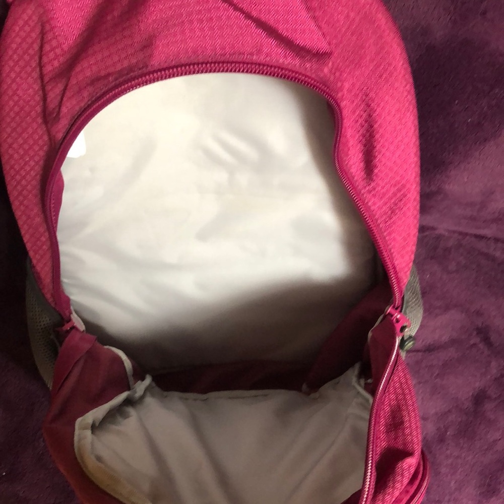 Maroon Reebok back pack - Picture 3 of 5